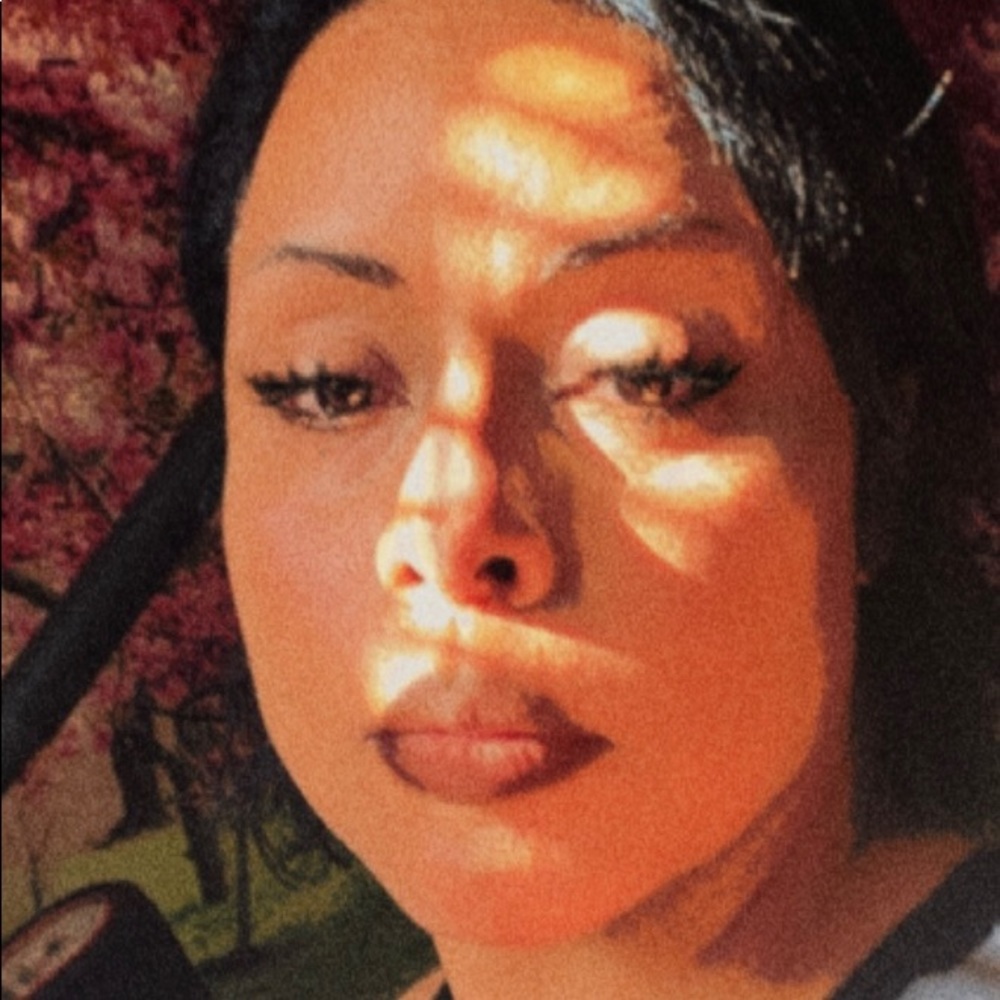 Meet your Posher, Debora